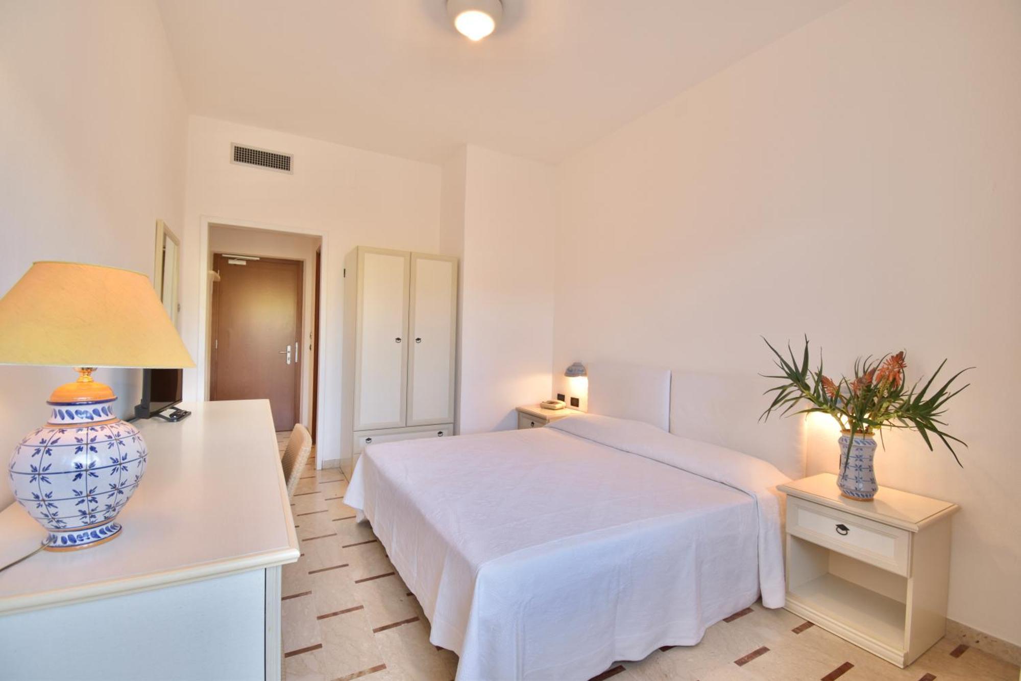 Cossyra Hotel Madonna Delle Grazie Екстериор снимка