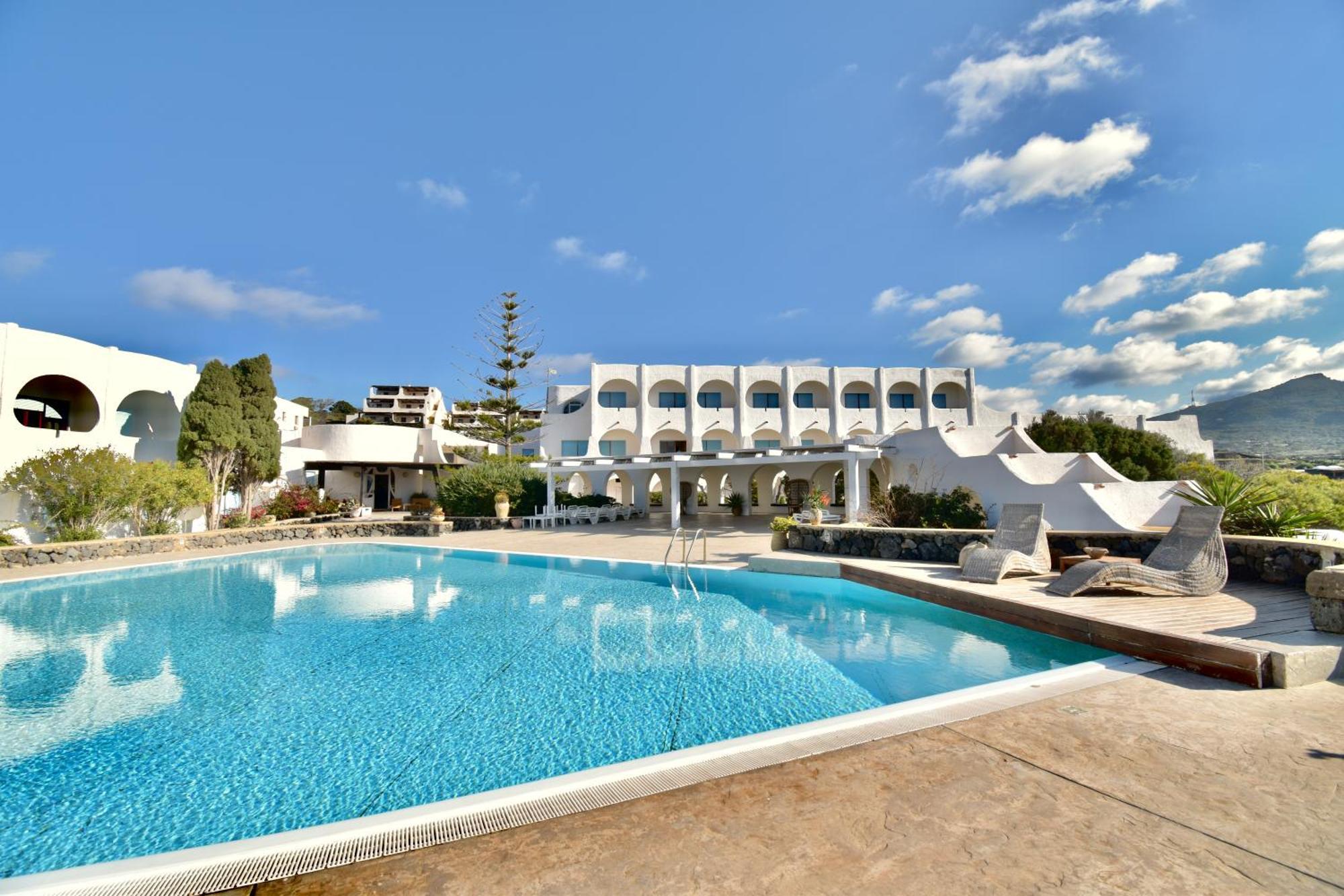 Cossyra Hotel Madonna Delle Grazie Екстериор снимка