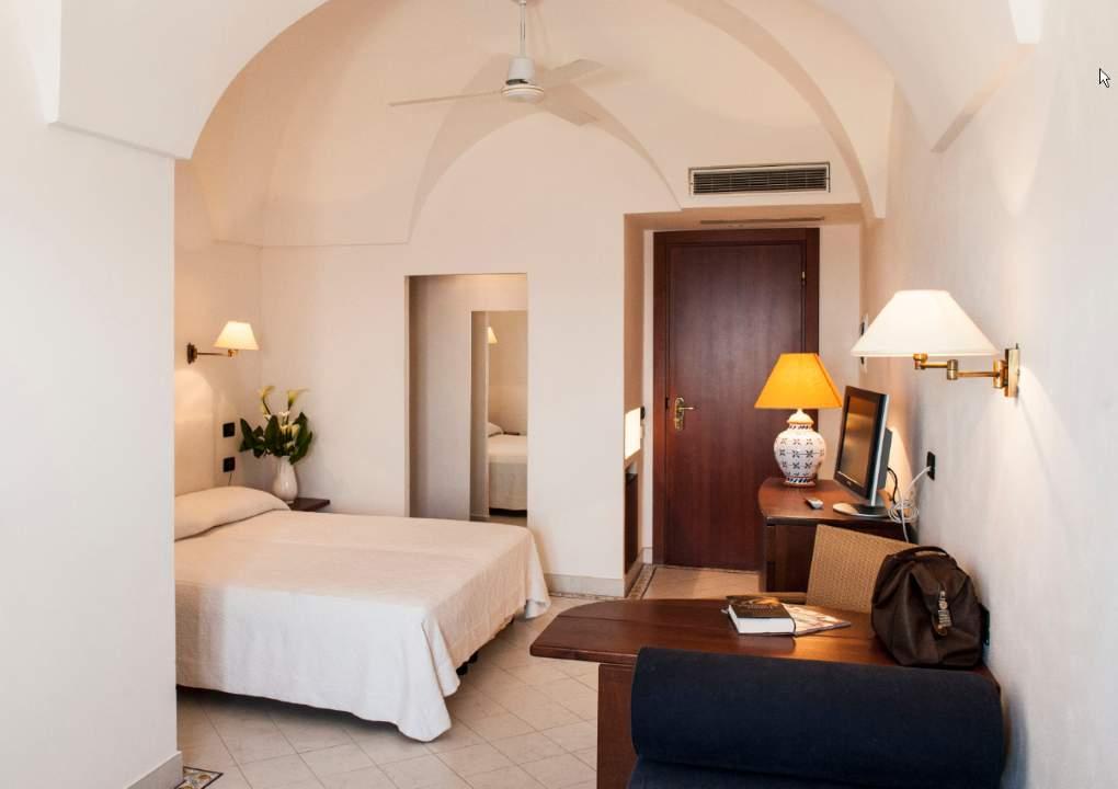 Cossyra Hotel Madonna Delle Grazie Екстериор снимка